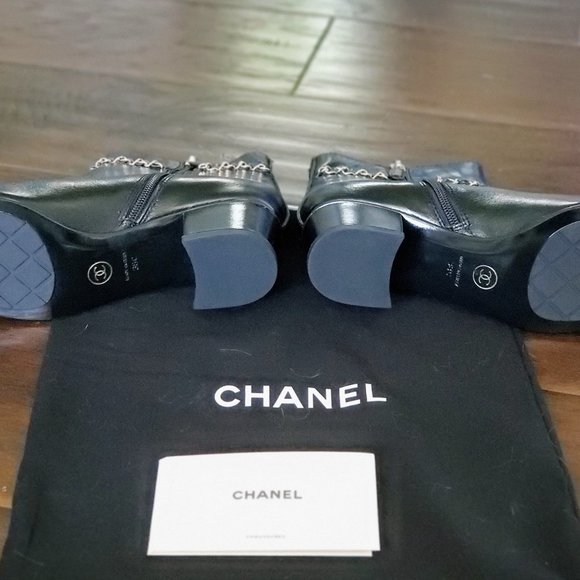 Coco Chanel Black Calfskin Ankle boots size 38C - Picture 2 of 3